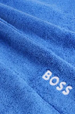Alfombrilla de baño de algodón con logo bordado en contraste