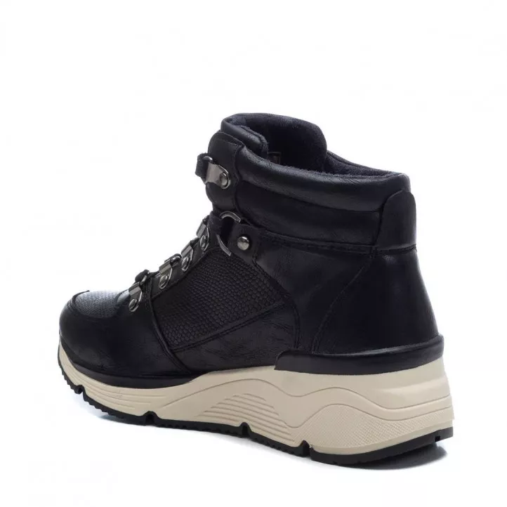 Botines plataforma Xti negros con cordones y suela blanca
